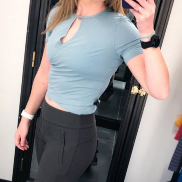 Lululemon Round Trip Short Sleeve in Blue Cast/Dusty Blue size 6 Athleisure Yoga - Picture 1 of 11